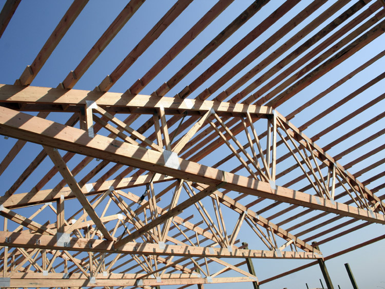Triangular roof trusses