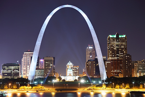 The Gateway Arch featured in the foreground of the St. Louis, Missouri skyline. The Gateway Arch is a single-curve arch.